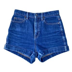 Woman’s GAP high rise denim shorts size 25